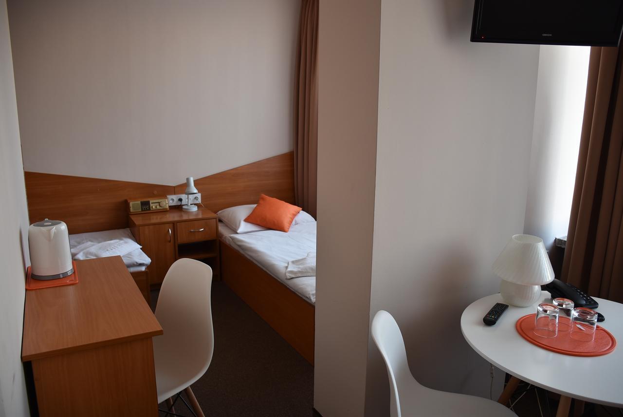 Hotel Pzmot Lublin Bagian luar foto