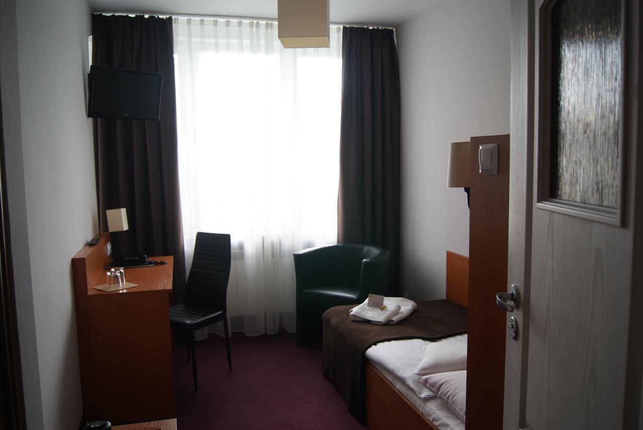 Hotel Pzmot Lublin Bagian luar foto