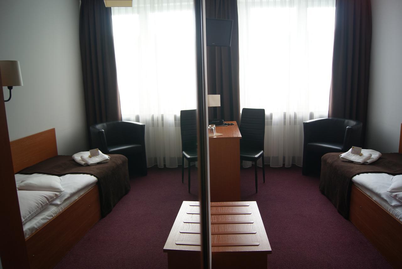 Hotel Pzmot Lublin Bagian luar foto